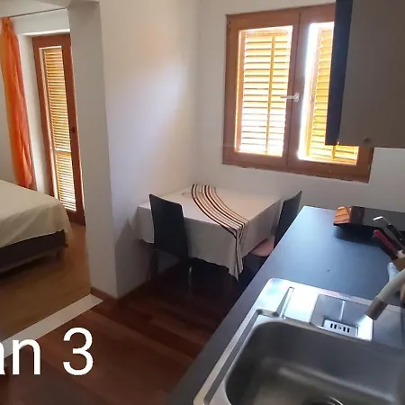 Apartmani More *