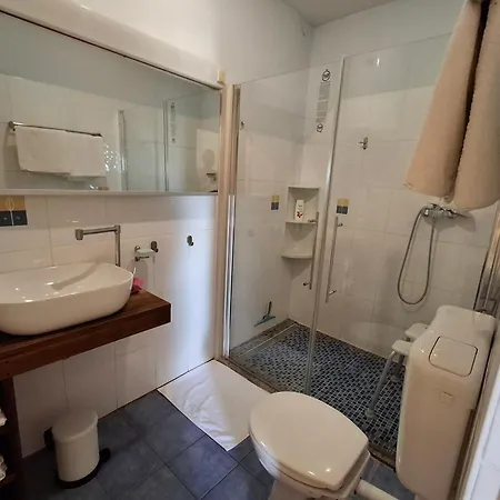 아파트 Apartmani More