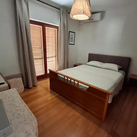 Apartmani More *